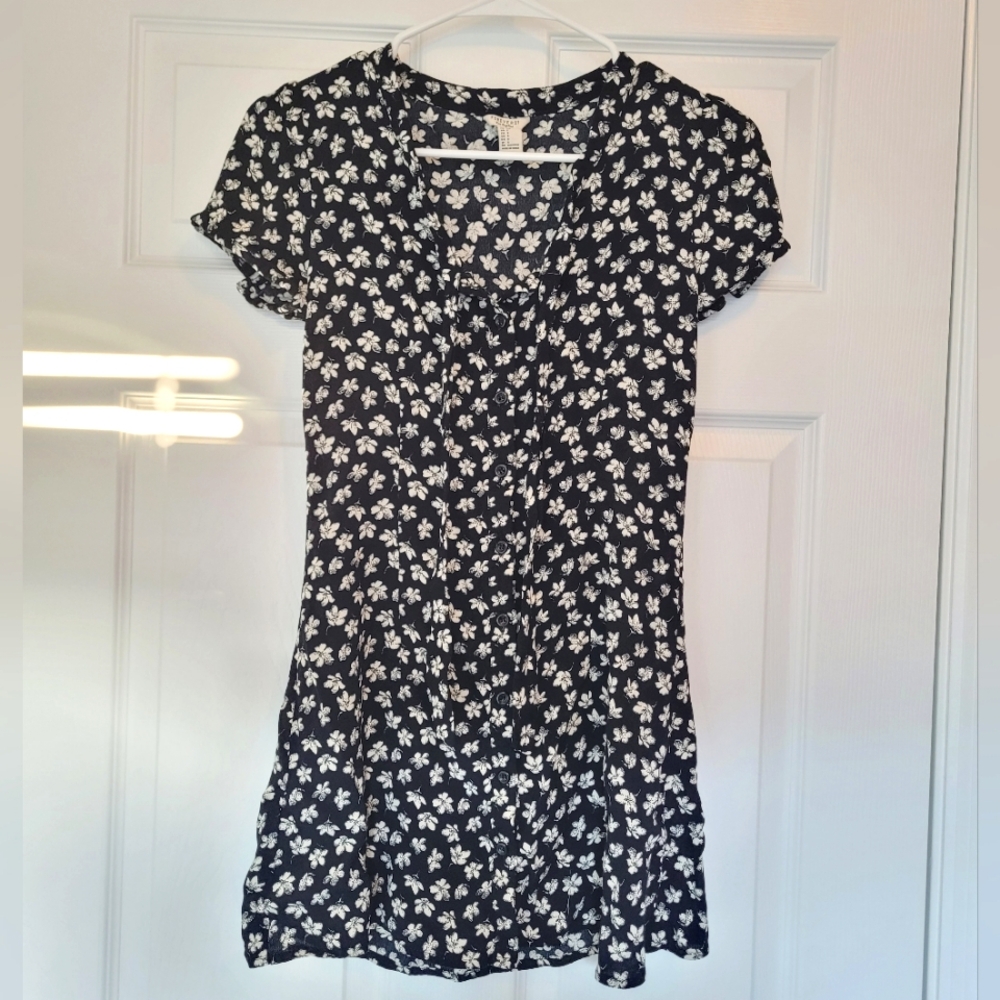 Forever 21 women's black and white mini dress